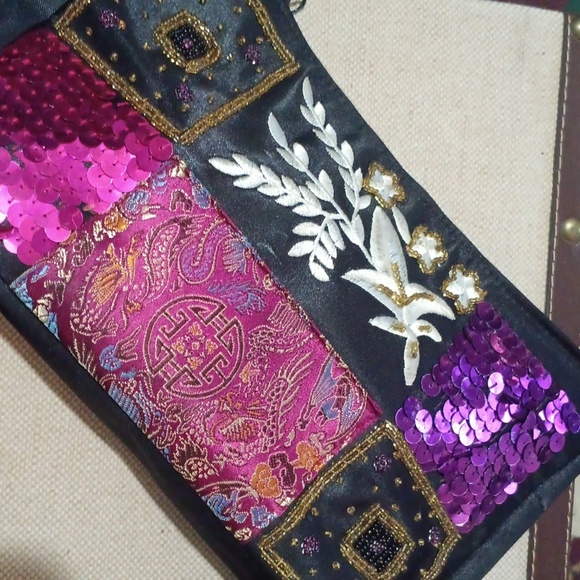 🤠Vintage Embroidered Beaded Black Satin Handbag - Picture 2 of 5